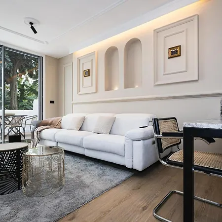 About Puente Deluxe Apartment